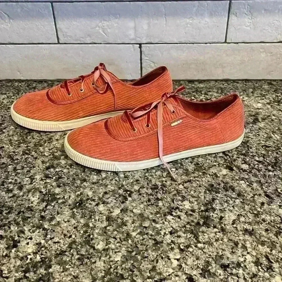Toms Women’s Red Corduroy Velvet Lace Shoes SZ 9.5 - Picture 3 of 7